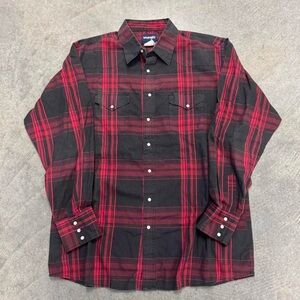Wrangler Men's Black and Red Checkered Shirt
